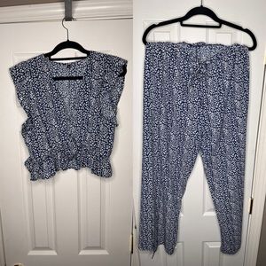 Womens 2 Piece
Deep V Neck Crop Top Side Slit
Drawstring Wide Leg Pants Set